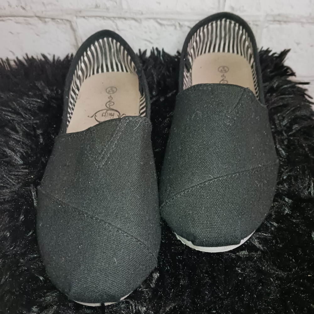 Canvas shoes